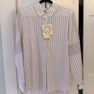 Women’s size 14 blouse.